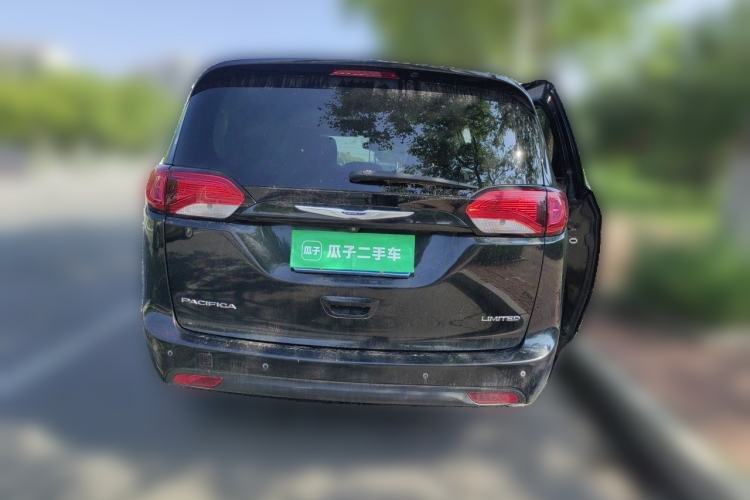 Used Chrysler Grand Voyager 2017 3.6L Premium Edition Rear