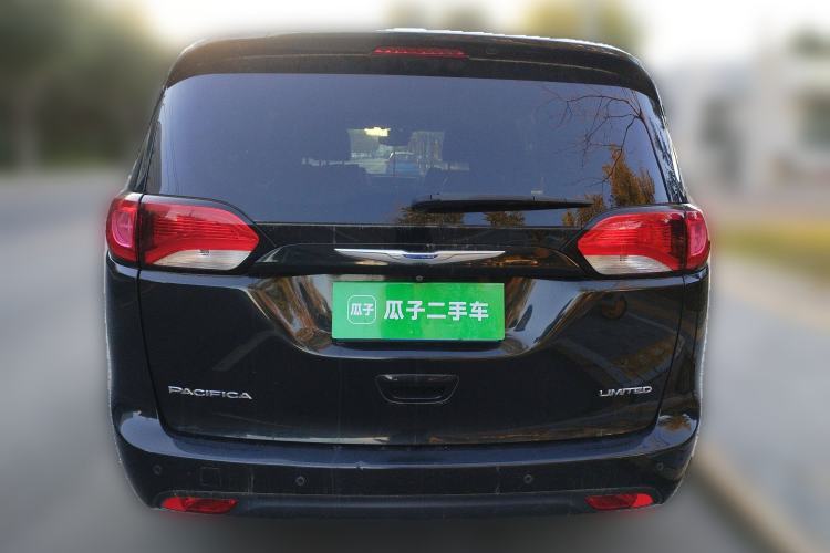 Used Chrysler Grand Voyager 2017 3.6L Premium Edition Rear