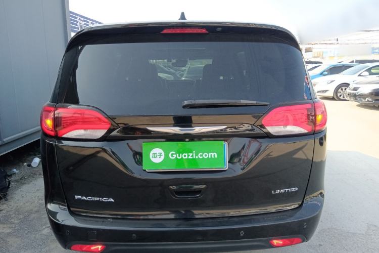 Used Chrysler Grand Voyager 2017 3.6L Premium Edition Rear