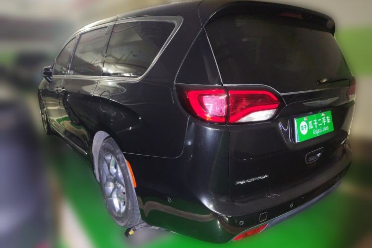 Used Chrysler Grand Voyager 2017 3.6L Premium Edition Rear Left 45 Deg