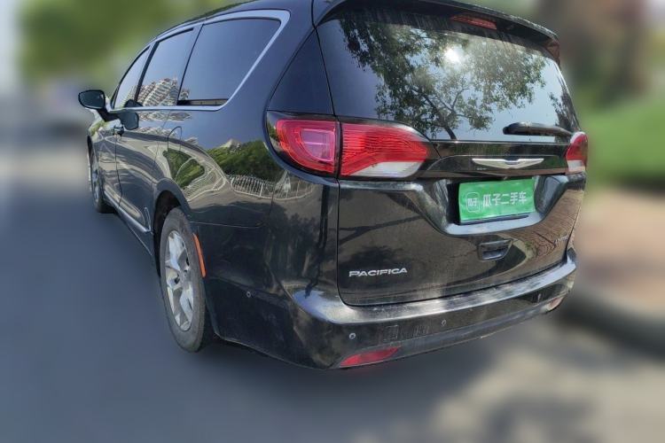 Used Chrysler Grand Voyager 2017 3.6L Premium Edition Rear Left 45 Deg