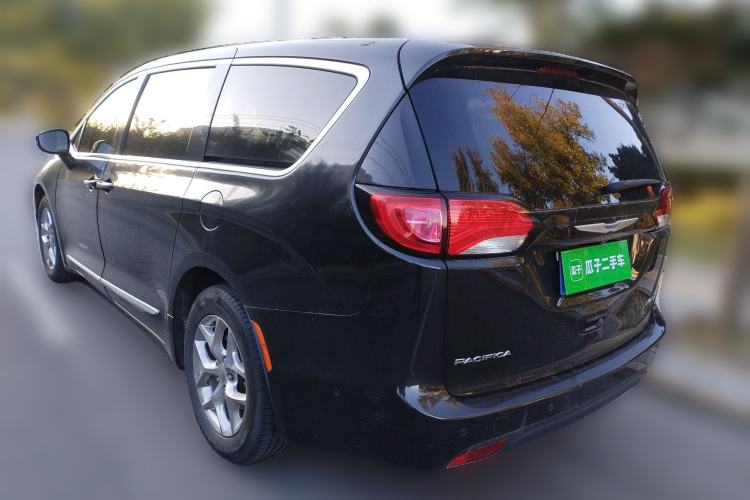 Used Chrysler Grand Voyager 2017 3.6L Premium Edition Rear Left 45 Deg