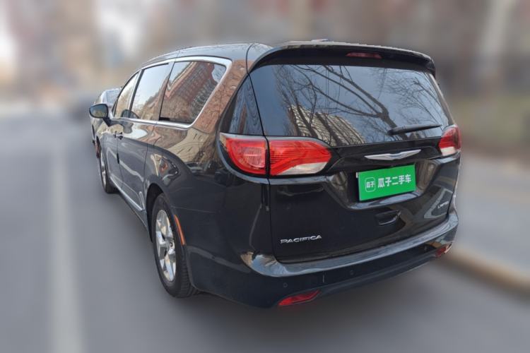Used Chrysler Grand Voyager 2017 3.6L Premium Edition Rear Left 45 Deg