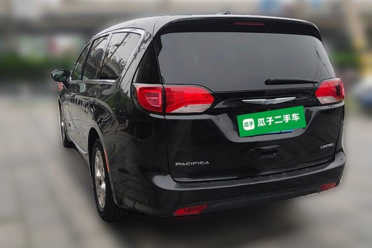 Used Chrysler Grand Voyager 2017 3.6L Premium Edition Rear Left 45 Deg