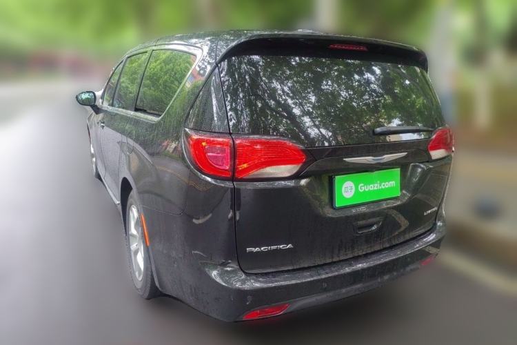 Used Chrysler Grand Voyager 2017 3.6L Premium Edition Rear Left 45 Deg