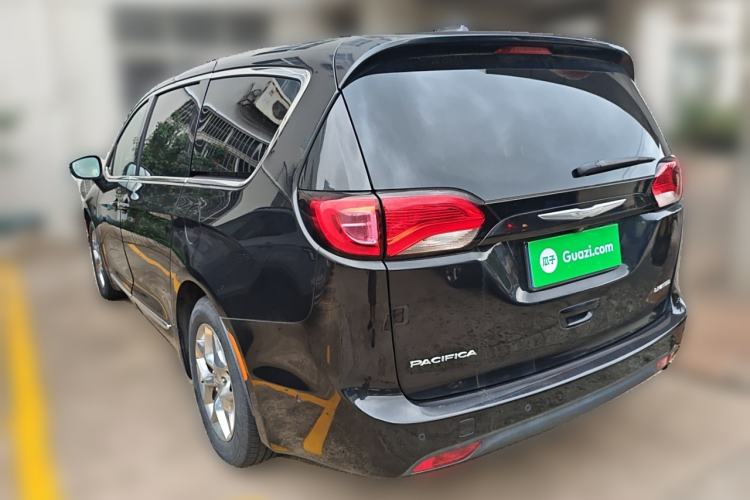 Used Chrysler Grand Voyager 2017 3.6L Premium Edition Rear Left 45 Deg