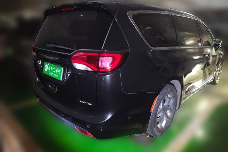 Used Chrysler Grand Voyager 2017 3.6L Premium Edition Rear Right 45 Deg
