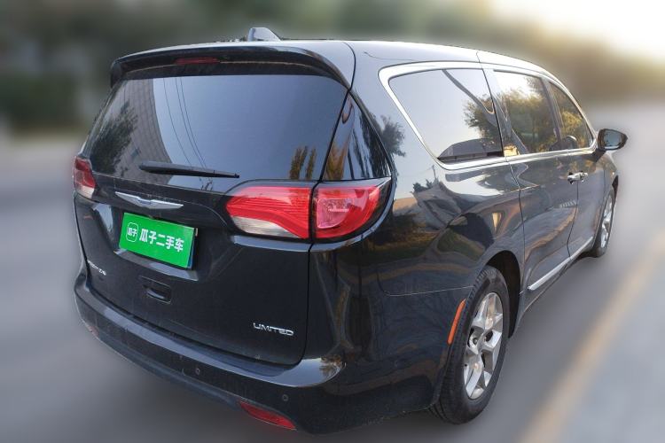 Used Chrysler Grand Voyager 2017 3.6L Premium Edition Rear Right 45 Deg