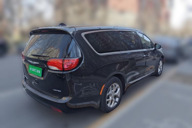 Used Chrysler Grand Voyager 2017 3.6L Premium Edition Rear Right 45 Deg