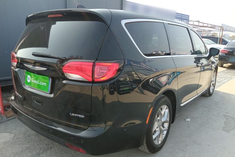 Used Chrysler Grand Voyager 2017 3.6L Premium Edition Rear Right 45 Deg