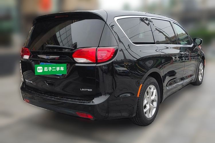 Used Chrysler Grand Voyager 2017 3.6L Premium Edition Rear Right 45 Deg
