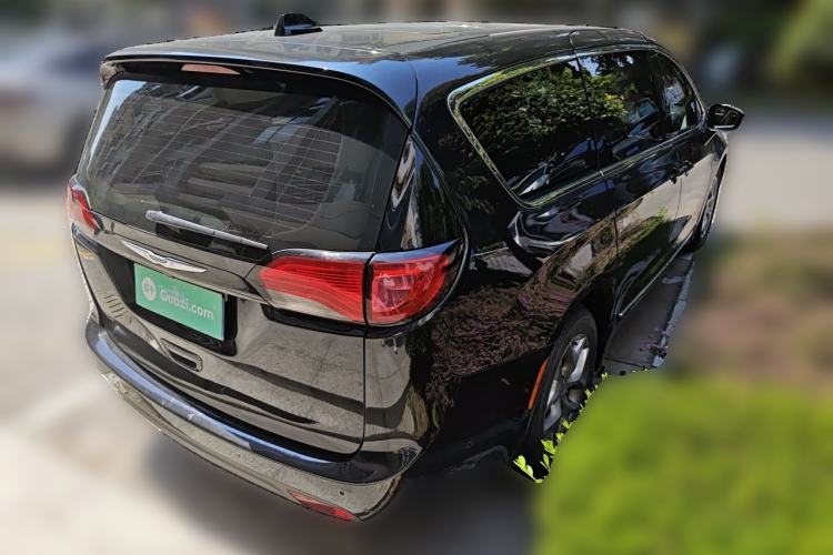 Used Chrysler Grand Voyager 2017 3.6L Premium Edition Rear Right 45 Deg
