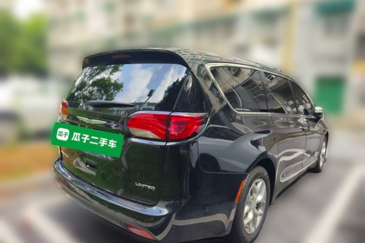 Used Chrysler Grand Voyager 2017 3.6L Premium Edition Rear Right 45 Deg