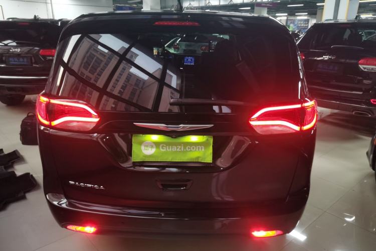 Used Chrysler Grand Voyager 2017 3.6L Premium Edition Rear