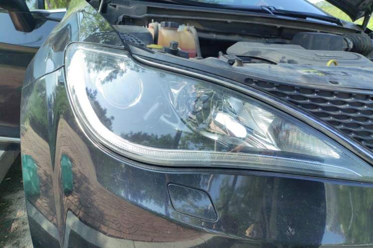 Used Chrysler Grand Voyager 2017 3.6L Premium Edition Right Front Headlight