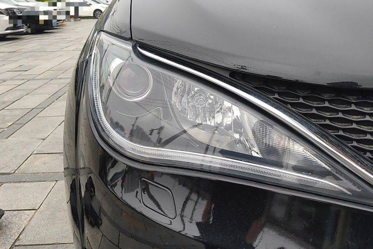 Used Chrysler Grand Voyager 2017 3.6L Premium Edition Right Front Headlight