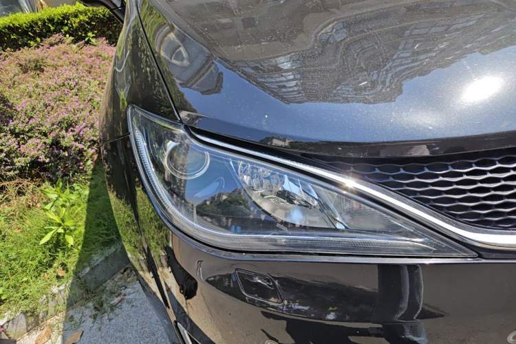 Used Chrysler Grand Voyager 2017 3.6L Premium Edition Right Front Headlight