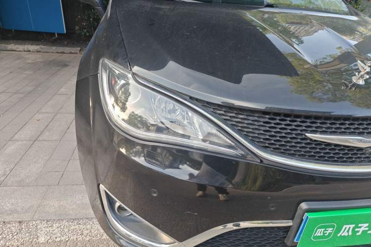 Used Chrysler Grand Voyager 2017 3.6L Premium Edition Right Front Headlight