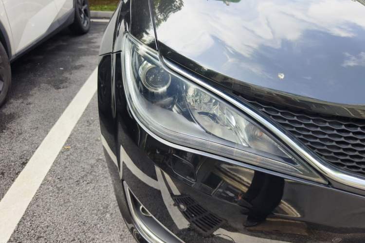 Used Chrysler Grand Voyager 2017 3.6L Premium Edition Right Front Headlight