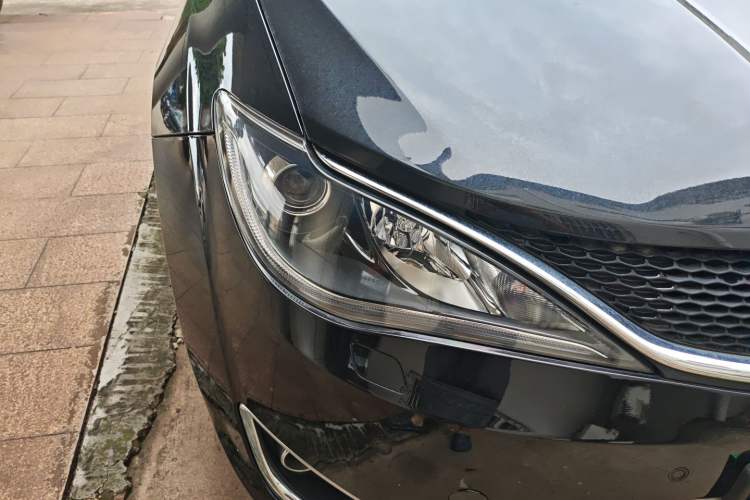 Used Chrysler Grand Voyager 2017 3.6L Premium Edition Right Front Headlight