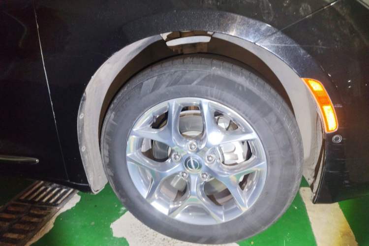 Used Chrysler Grand Voyager 2017 3.6L Premium Edition Right Front Wheel Hub
