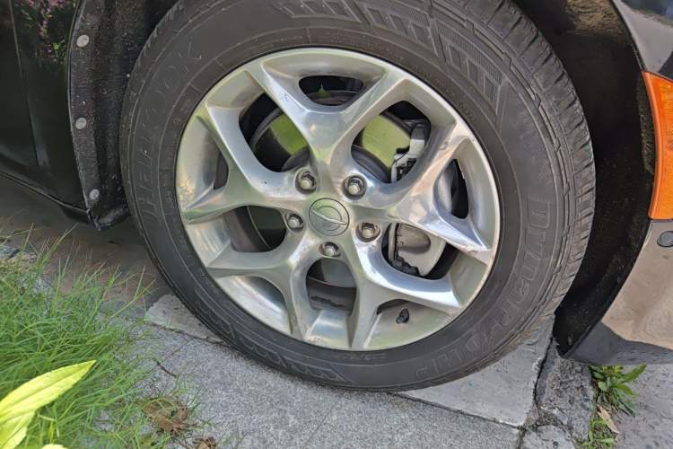 Used Chrysler Grand Voyager 2017 3.6L Premium Edition Right Front Wheel Hub