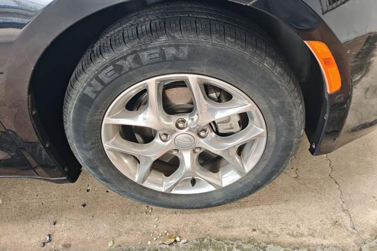 Used Chrysler Grand Voyager 2017 3.6L Premium Edition Right Front Wheel Hub