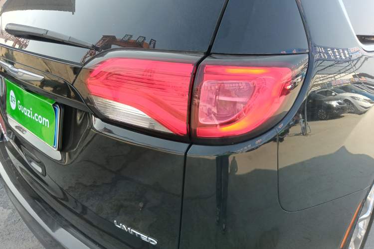 Used Chrysler Grand Voyager 2017 3.6L Premium Edition Right Rear Taillight