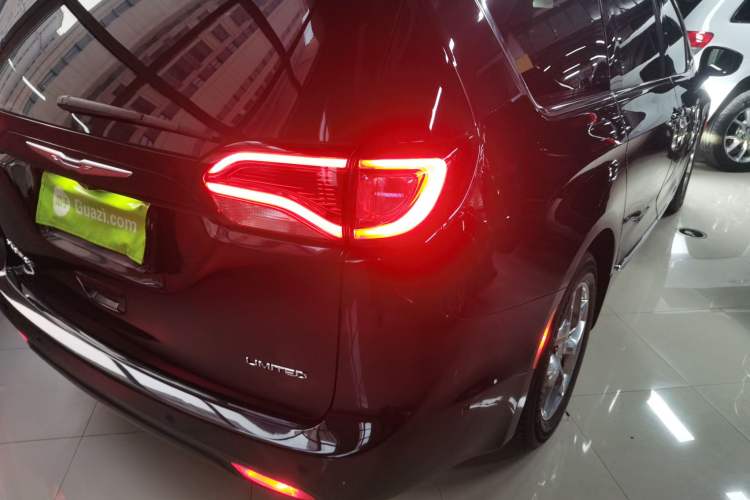 Used Chrysler Grand Voyager 2017 3.6L Premium Edition Right Rear Taillight