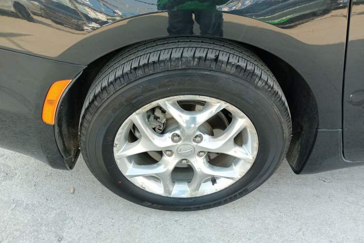 Used Chrysler Grand Voyager 2017 3.6L Premium Edition Right Rear Wheel Hub