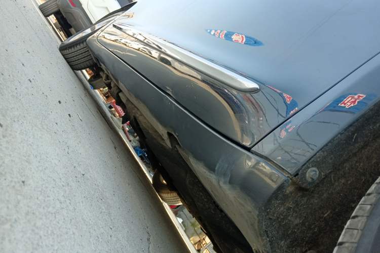 Used Chrysler Grand Voyager 2017 3.6L Premium Edition Right Side Sill