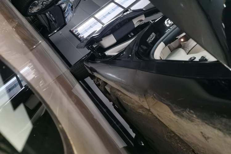 Used Chrysler Grand Voyager 2017 3.6L Premium Edition Right Side Sill
