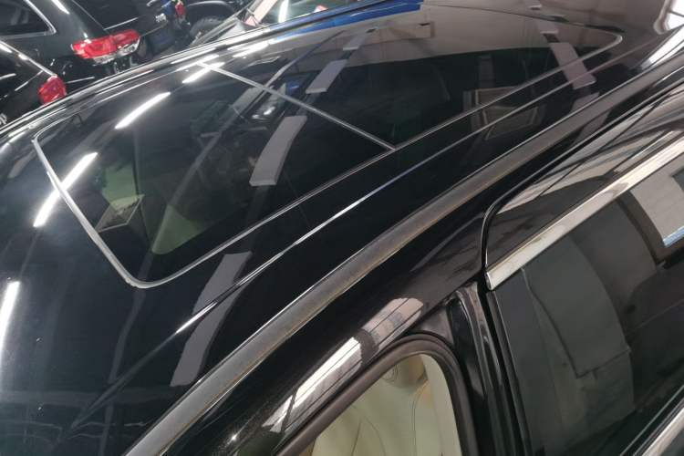 Used Chrysler Grand Voyager 2017 3.6L Premium Edition Roof