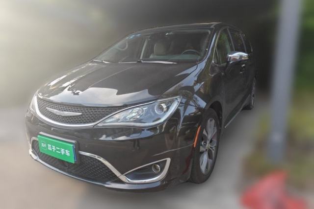 Used Chrysler Grand Voyager 2017 3.6L Premium Edition