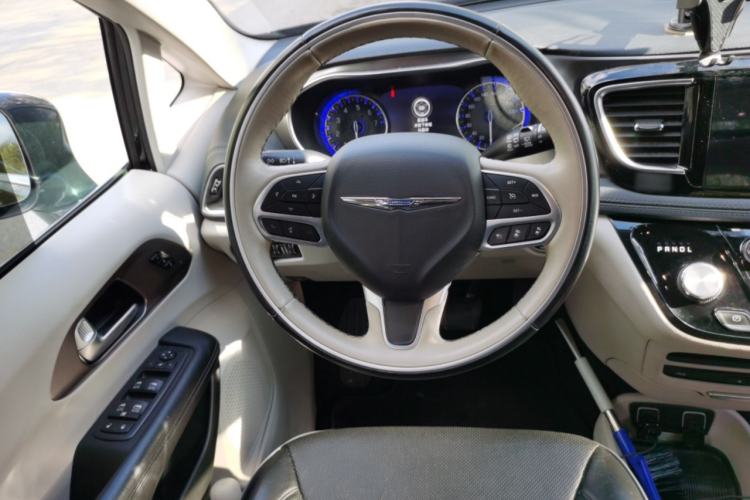 Used Chrysler Grand Voyager 2017 3.6L Premium Edition Steering Wheel