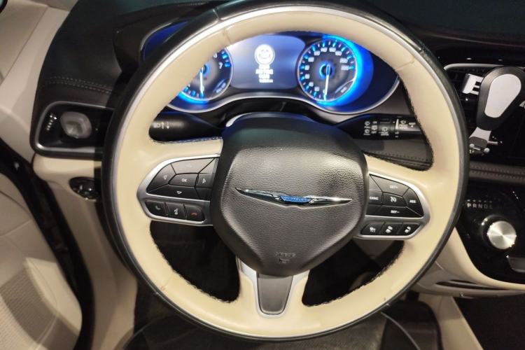 Used Chrysler Grand Voyager 2017 3.6L Premium Edition Steering Wheel