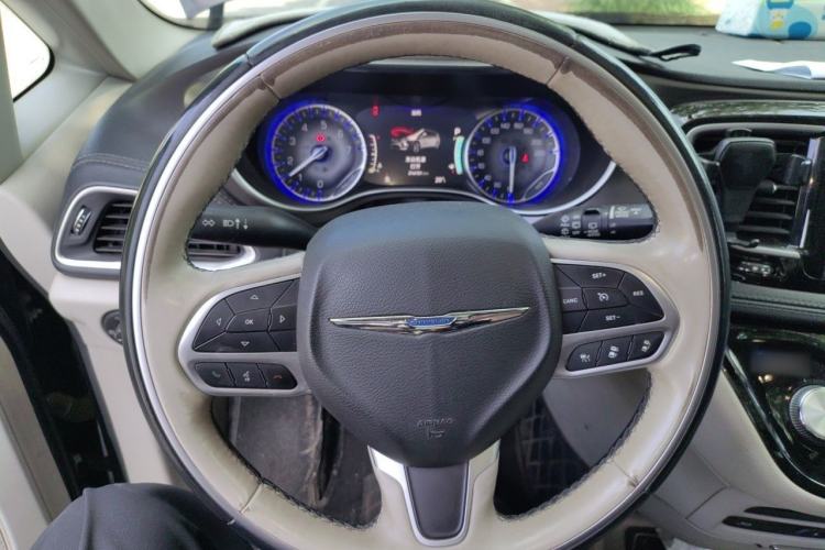 Used Chrysler Grand Voyager 2017 3.6L Premium Edition Steering Wheel