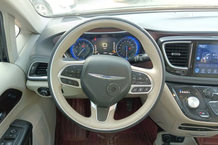 Used Chrysler Grand Voyager 2017 3.6L Premium Edition Steering Wheel