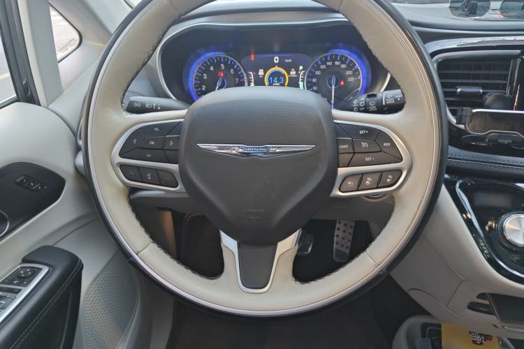 Used Chrysler Grand Voyager 2017 3.6L Premium Edition Steering Wheel