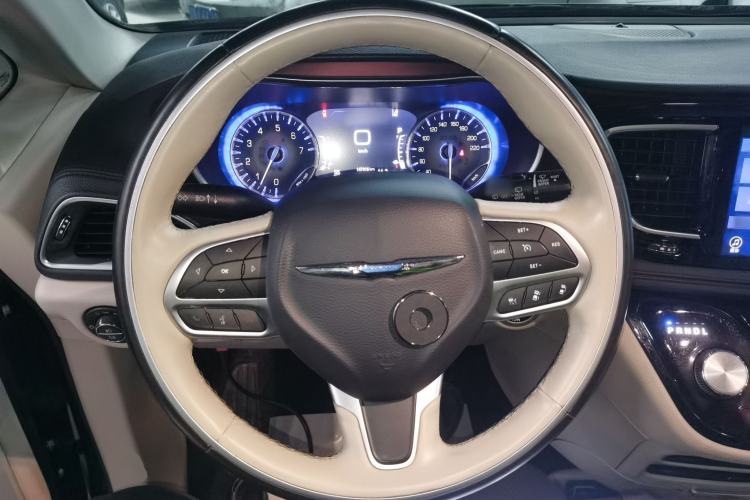 Used Chrysler Grand Voyager 2017 3.6L Premium Edition Steering Wheel