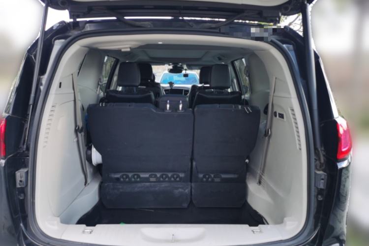 Used Chrysler Grand Voyager 2017 3.6L Premium Edition Trunk