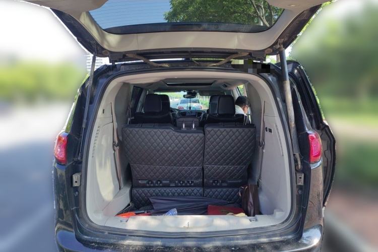Used Chrysler Grand Voyager 2017 3.6L Premium Edition Trunk