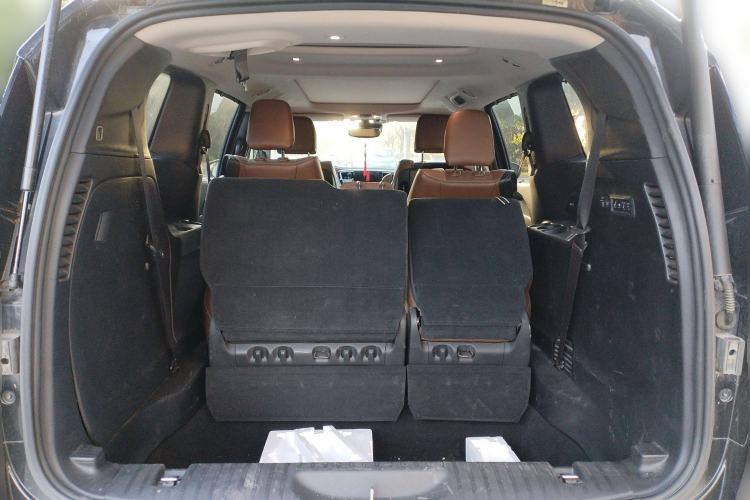 Used Chrysler Grand Voyager 2017 3.6L Premium Edition Trunk