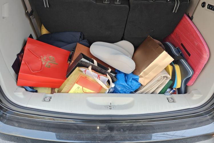 Used Chrysler Grand Voyager 2017 3.6L Premium Edition Trunk