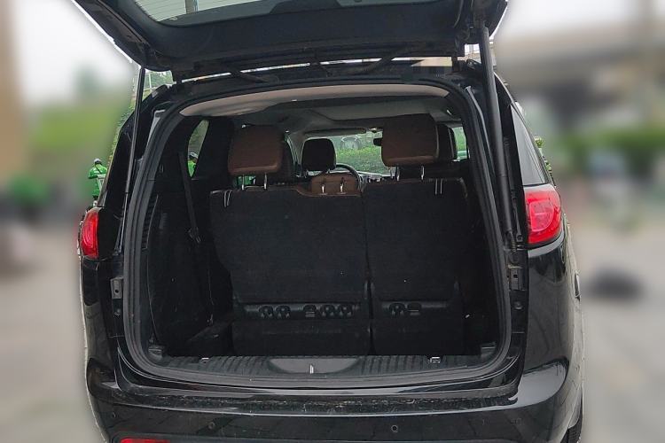 Used Chrysler Grand Voyager 2017 3.6L Premium Edition Trunk