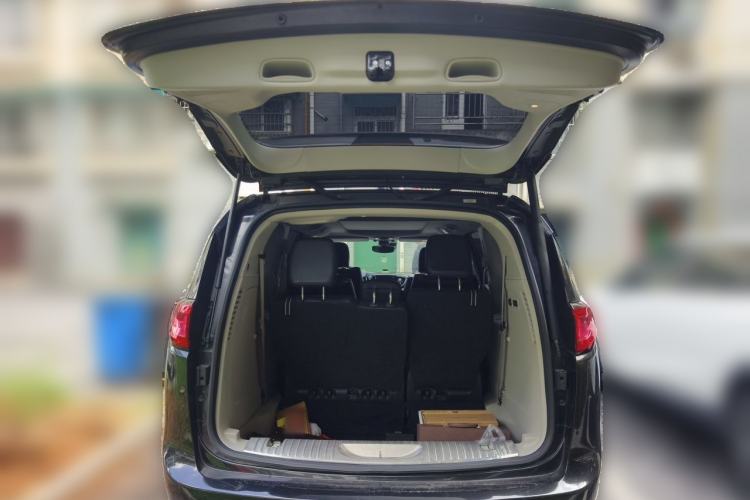 Used Chrysler Grand Voyager 2017 3.6L Premium Edition Trunk