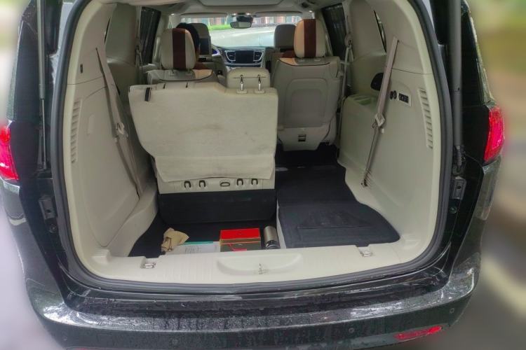Used Chrysler Grand Voyager 2017 3.6L Premium Edition Trunk