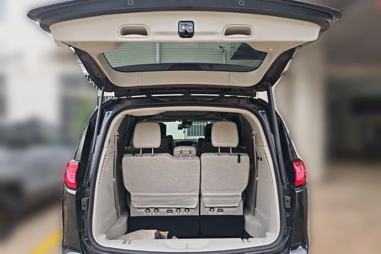 Used Chrysler Grand Voyager 2017 3.6L Premium Edition Trunk