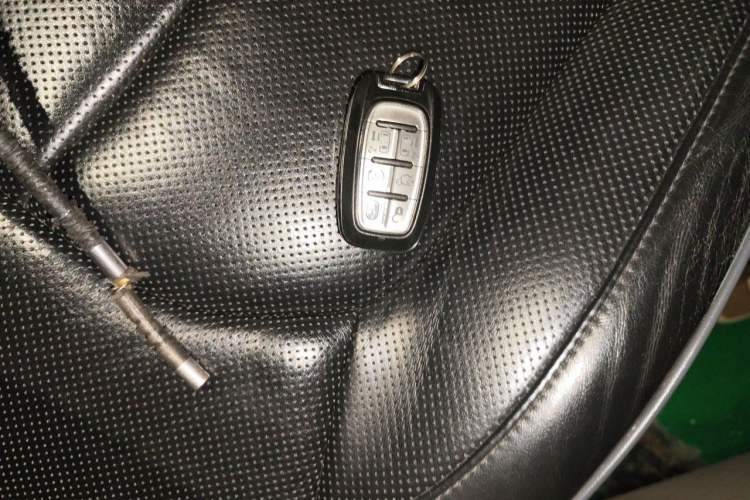 Used Chrysler Grand Voyager 2017 3.6L Premium Edition Vehicle Key
