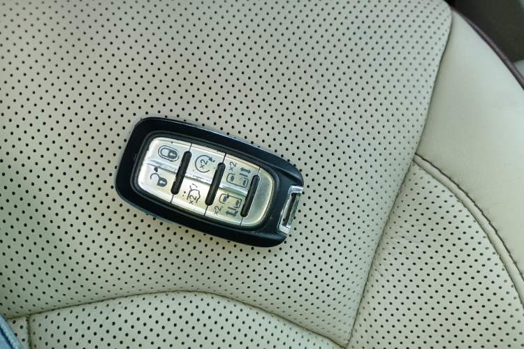 Used Chrysler Grand Voyager 2017 3.6L Premium Edition Vehicle Key